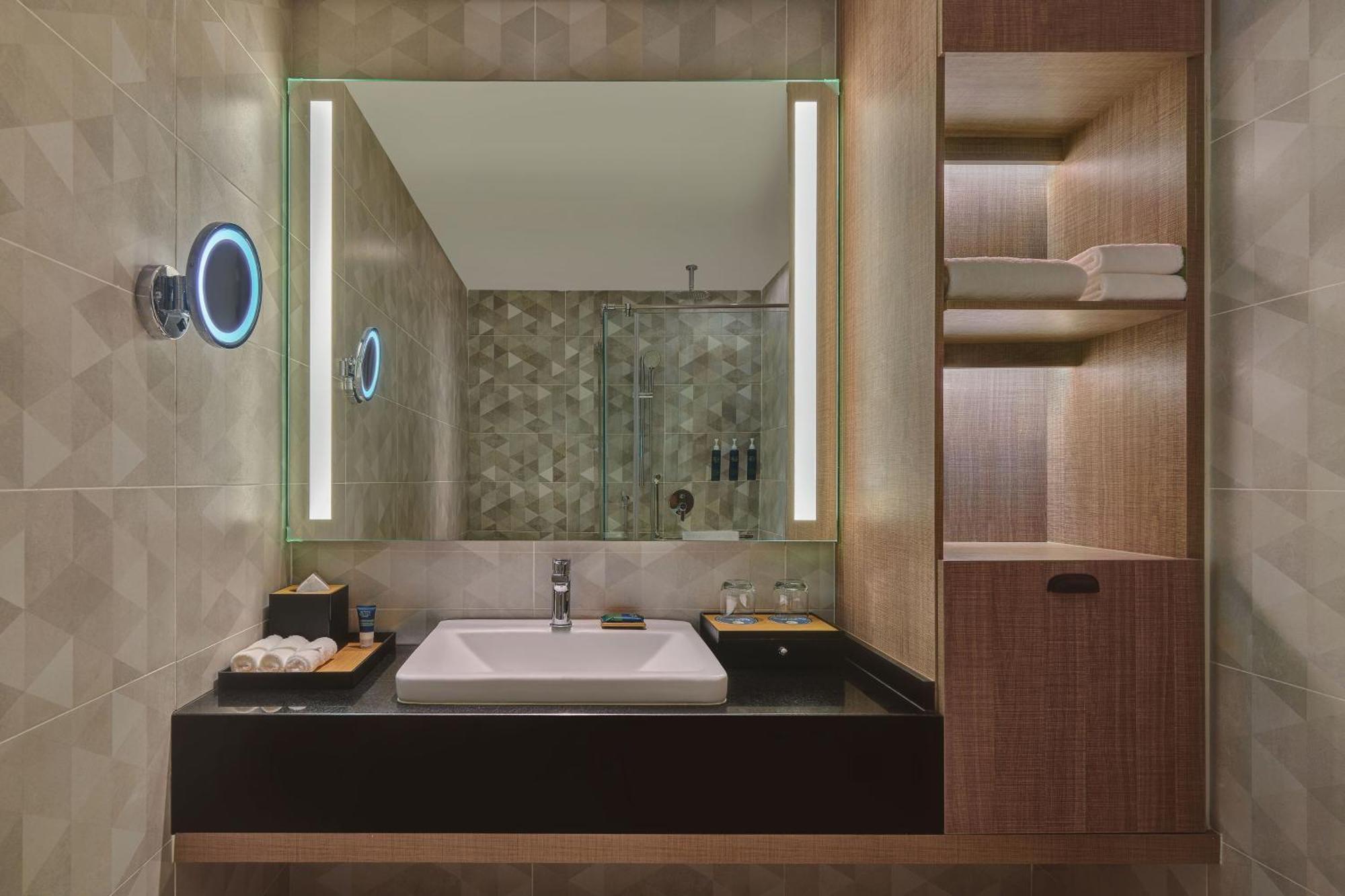 Four Points By Sheraton เดอซารู ภายนอก รูปภาพ
